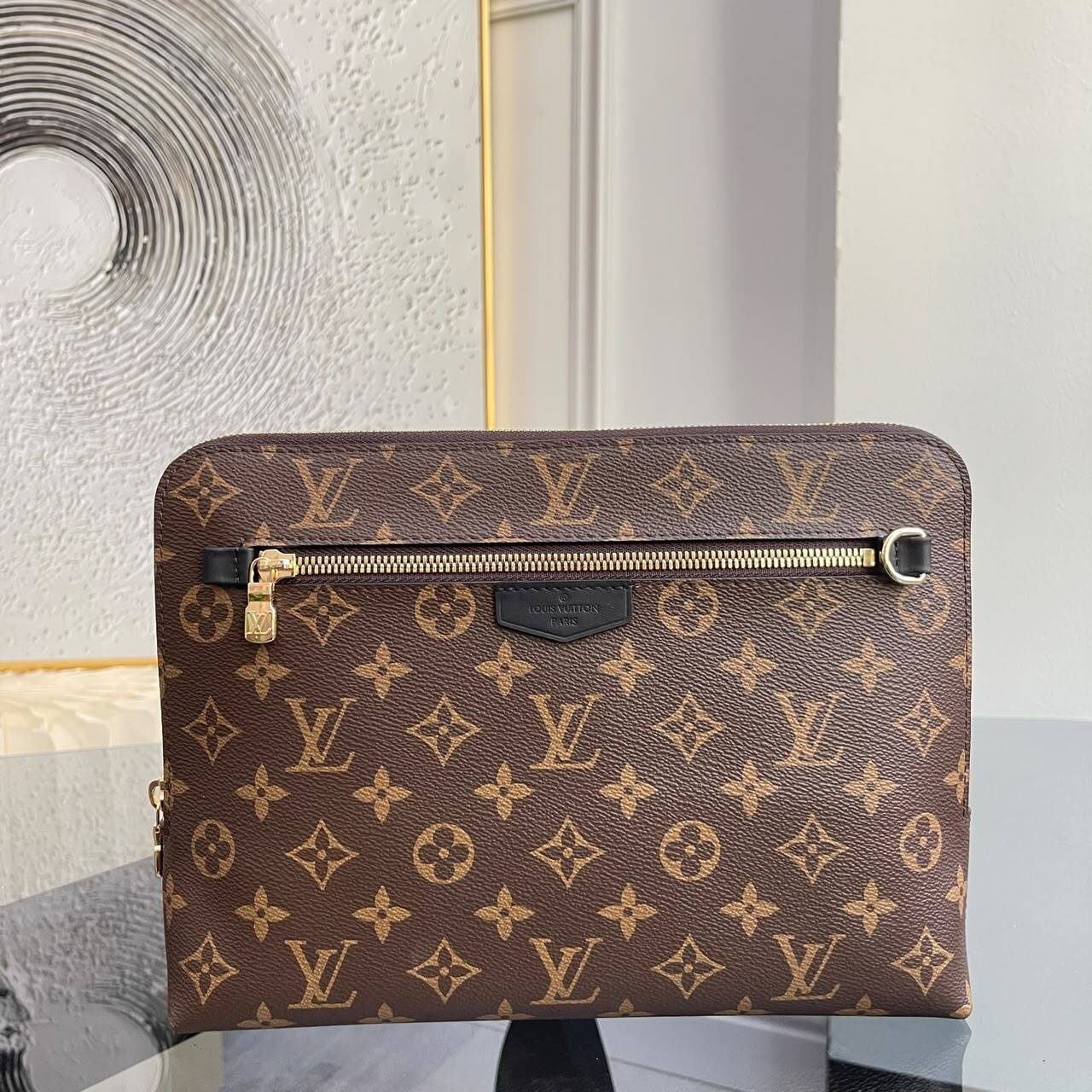 Louis Vuitton Monogram Pattern 27cm